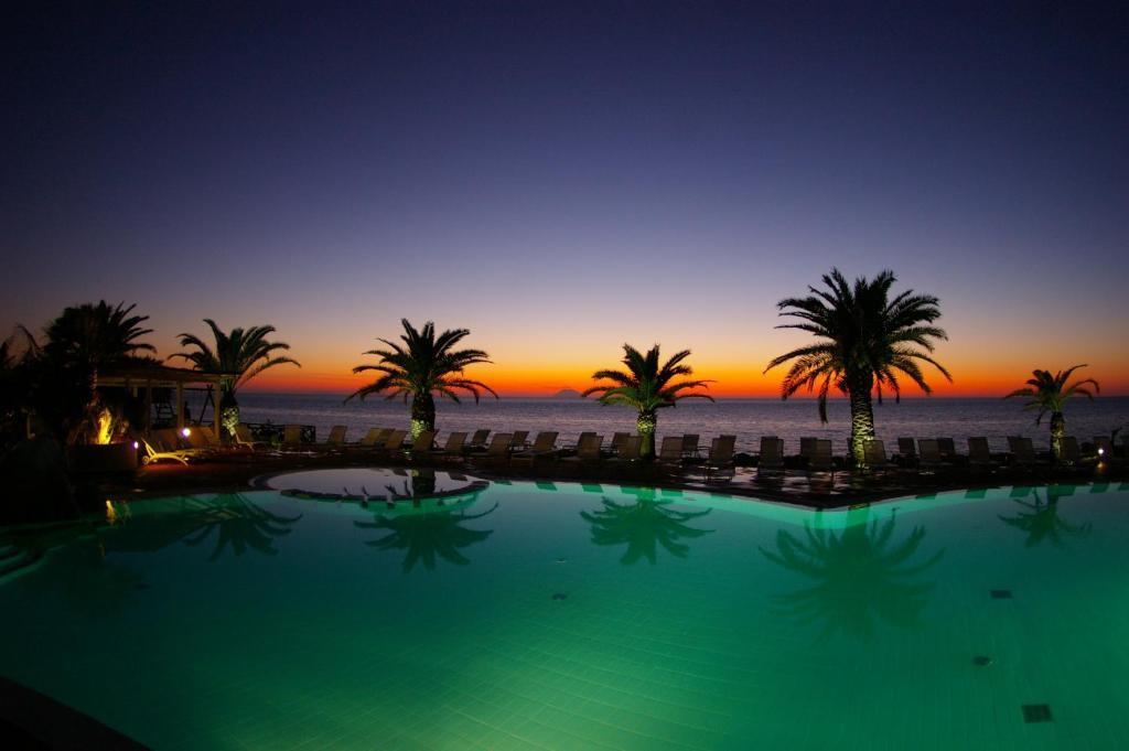 Hotel Villaggio Cala Di Volpe Capo Vaticano Eksteriør billede