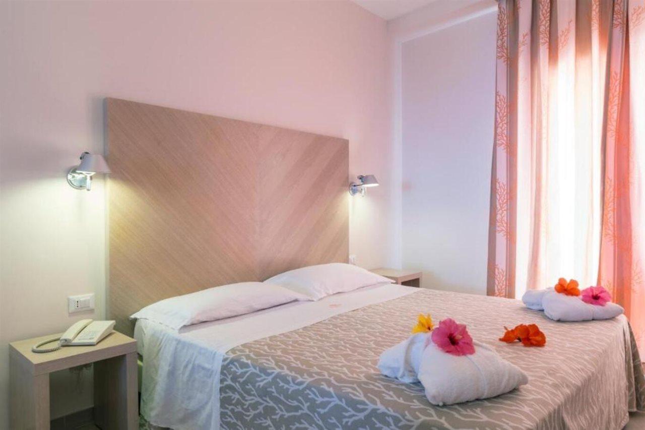 Hotel Villaggio Cala Di Volpe Capo Vaticano Eksteriør billede
