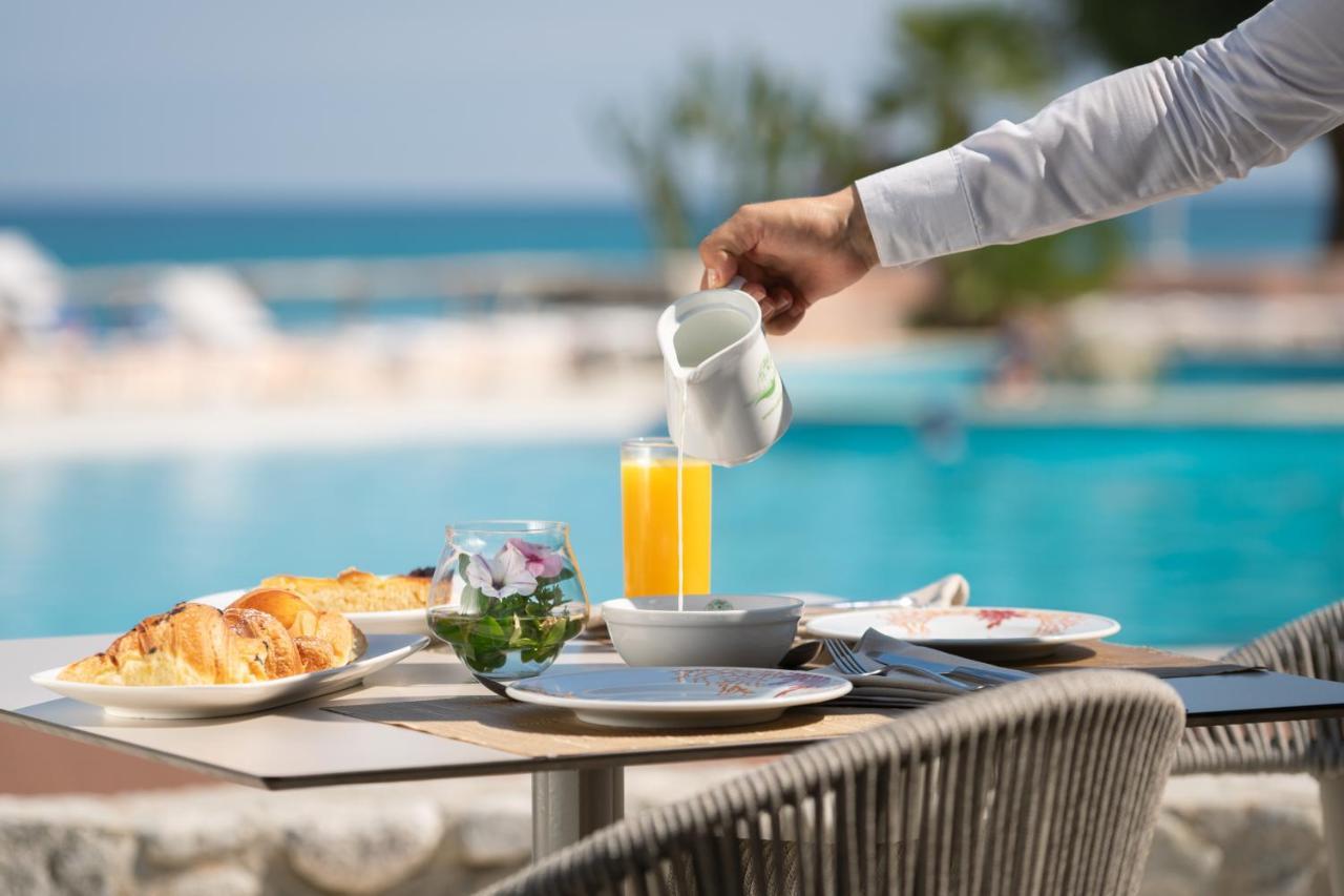 Hotel Villaggio Cala Di Volpe Capo Vaticano Eksteriør billede
