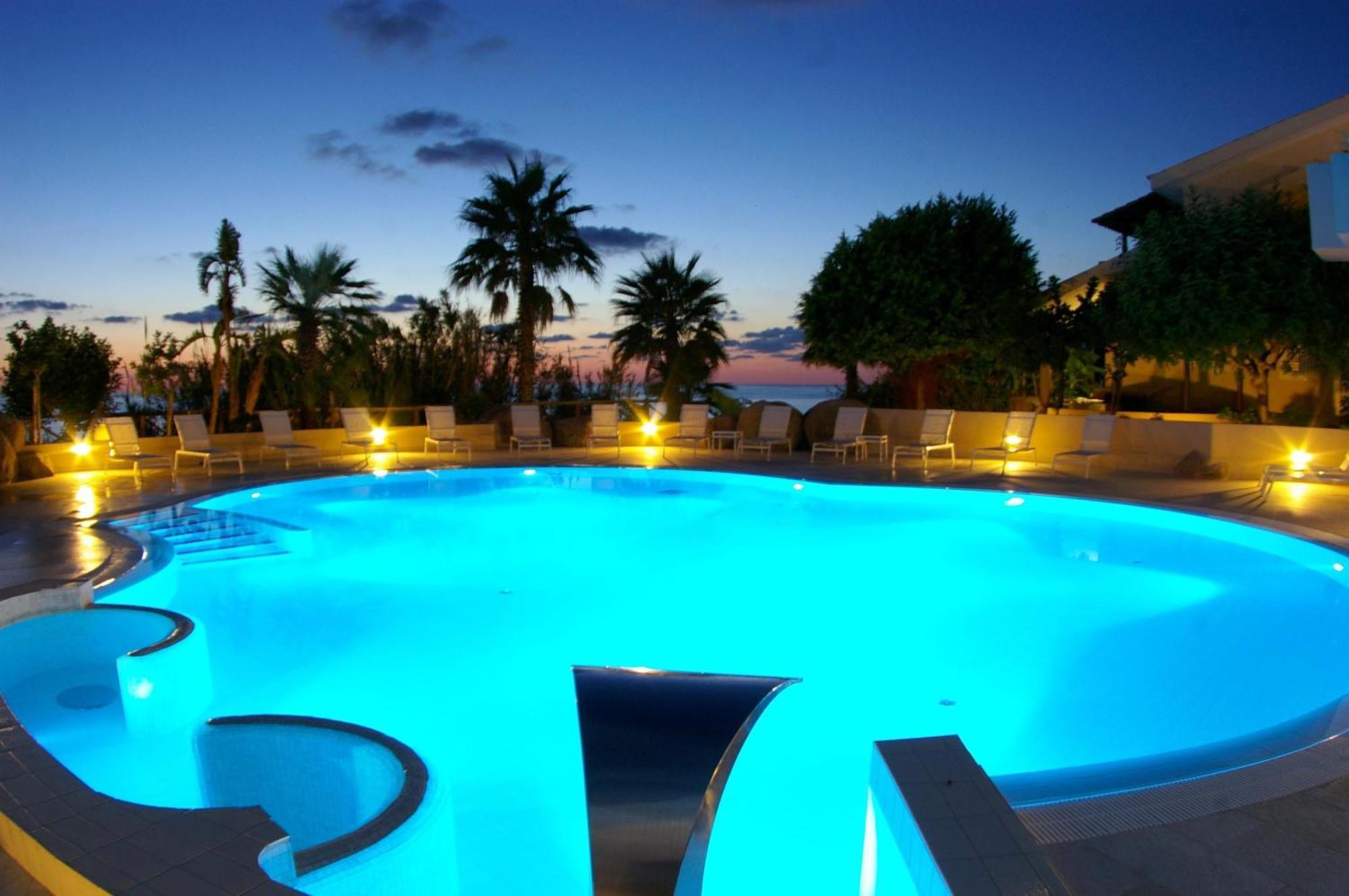 Hotel Villaggio Cala Di Volpe Capo Vaticano Eksteriør billede