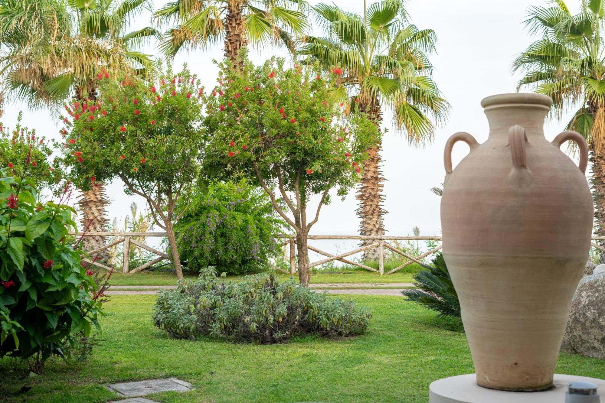 Hotel Villaggio Cala Di Volpe Capo Vaticano Eksteriør billede