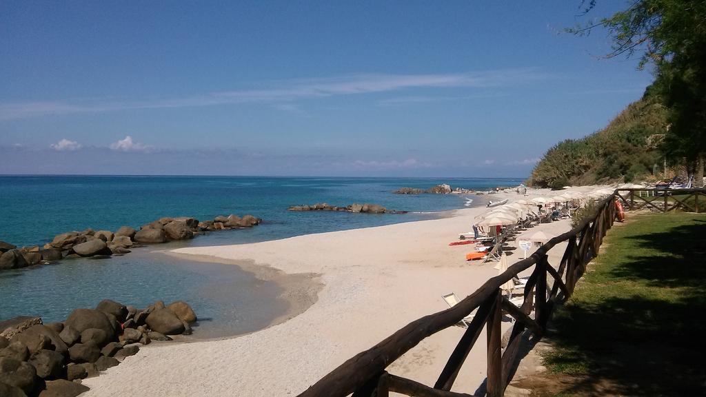 Hotel Villaggio Cala Di Volpe Capo Vaticano Eksteriør billede