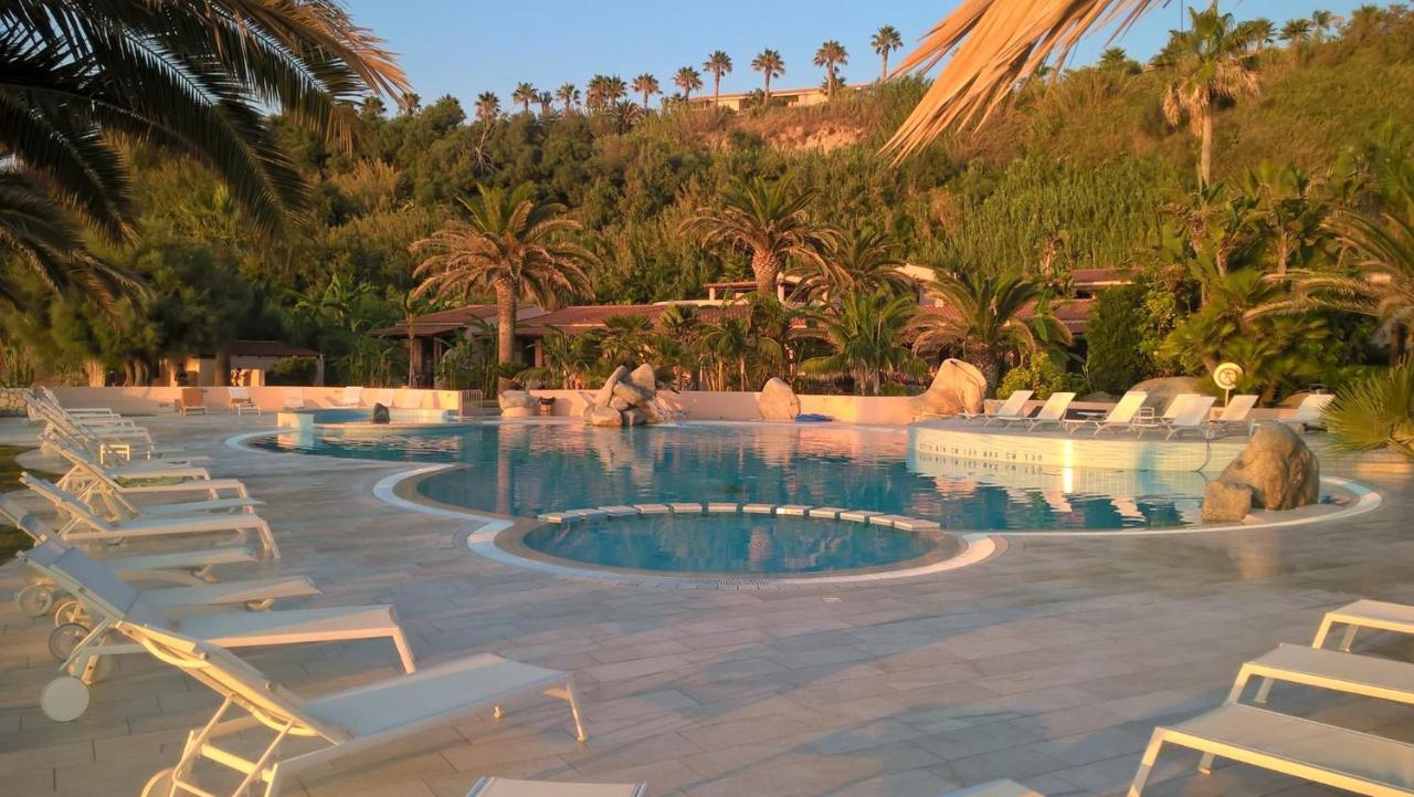 Hotel Villaggio Cala Di Volpe Capo Vaticano Eksteriør billede
